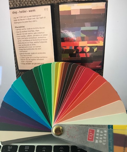 Zoek je een kleurenwaaier bij je COM card?