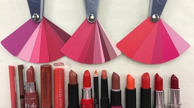Lipstick-kleuren kiezen voor het zomertype, zomer/wintertype en het wintertype.